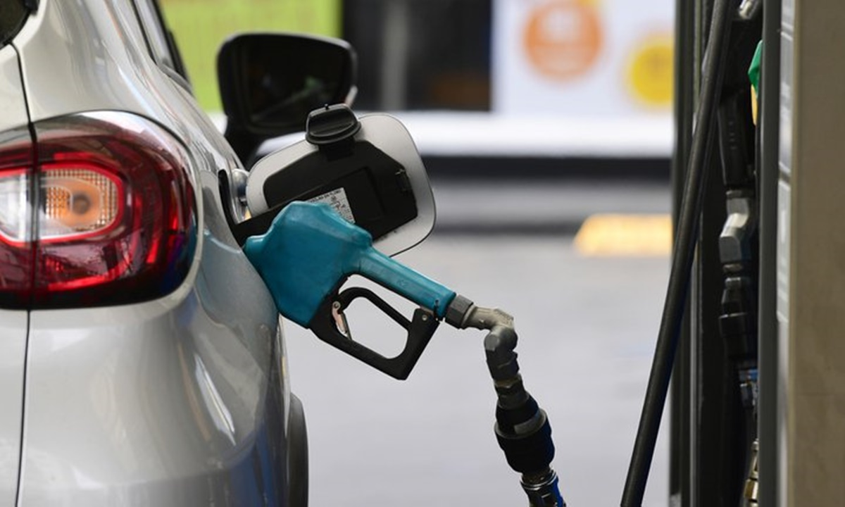 En las estaciones de YPF, la nafta súper cuesta $1.287 por litro, la premium $1.545, el diésel $1.310 y el Infinia Diésel $1.530.